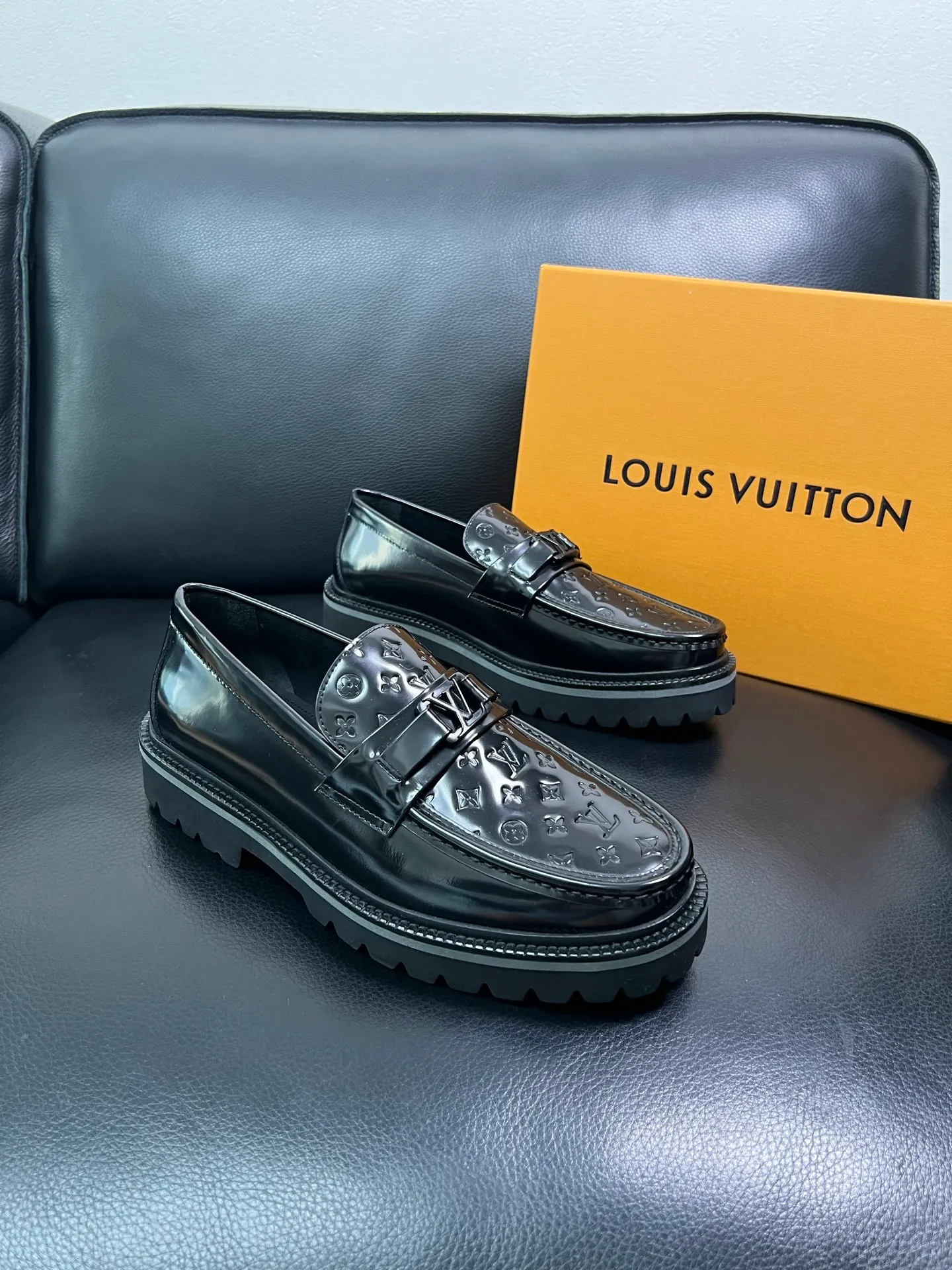 Men's shoes 💰780 Lv top purchasing Louis Vuitton leather shoes counter synchronization, uppers imported from Italy, imported water-dyed cowhide lining, soles: original soles specially provided by the original factory, original factory follow-up goods, high quality, welcome to compare, code number 38-44 (customized 45) 85842